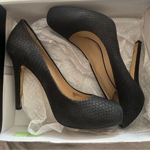 Inc Black Leather upper pump. Size 10